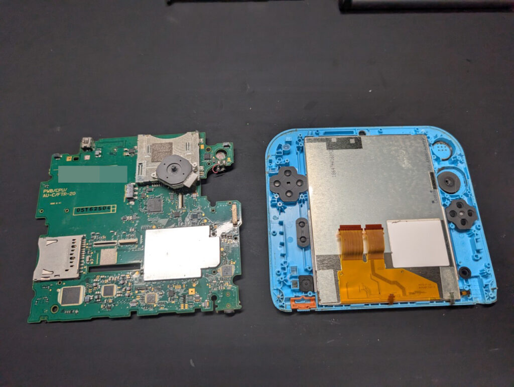 2DSの充電口修理時の写真