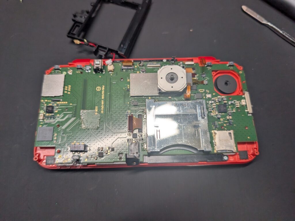 2DSLLの基板取り外し時の写真