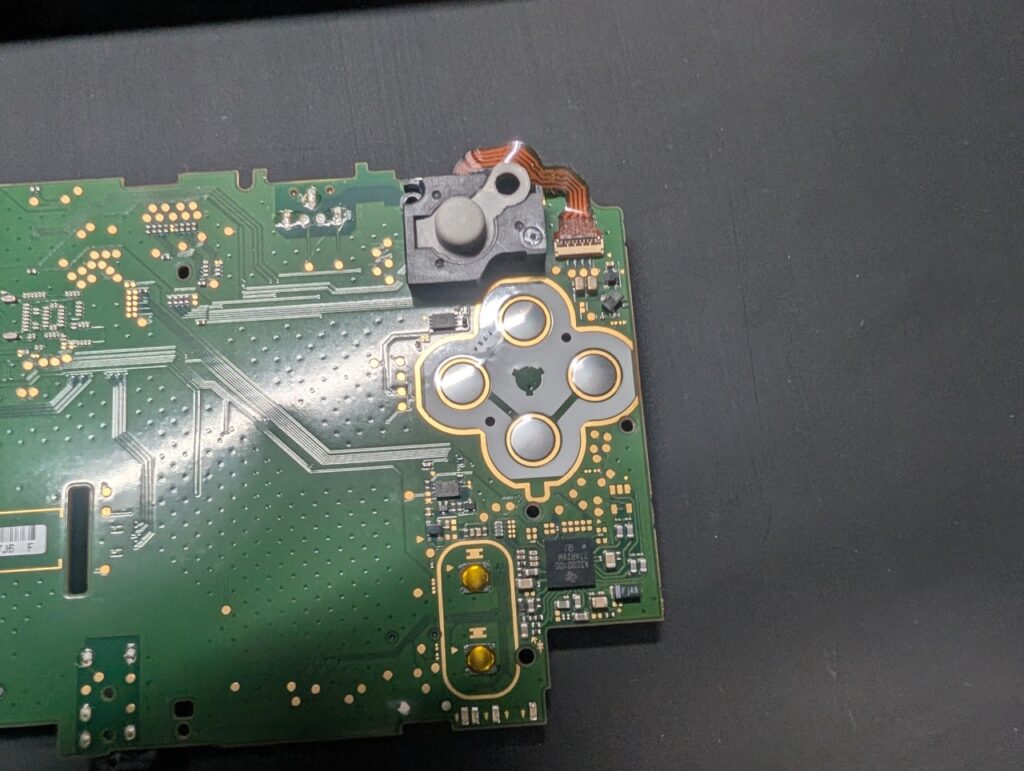 2DSLLのボタンシート交換時の写真