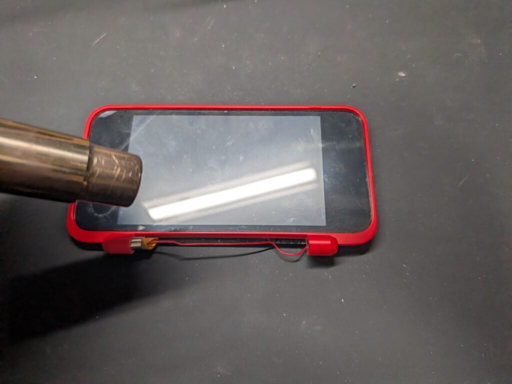 2DSLLの上液晶交換時の作業風景の写真