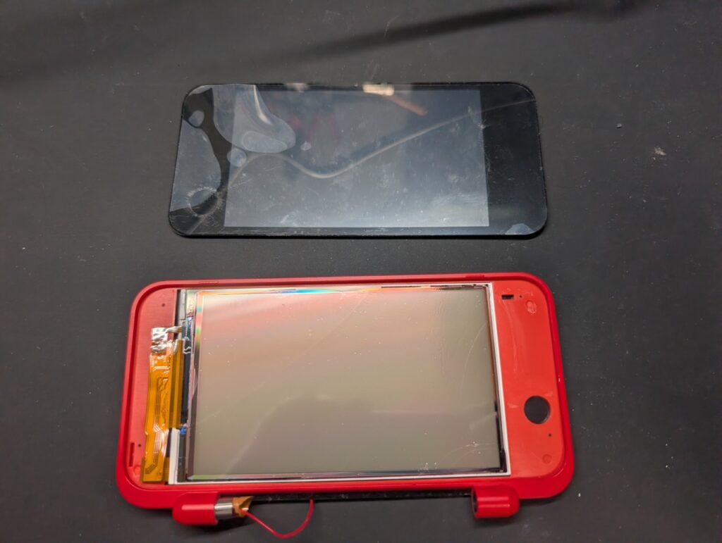 2DSLLの上液晶交換時の作業風景の写真