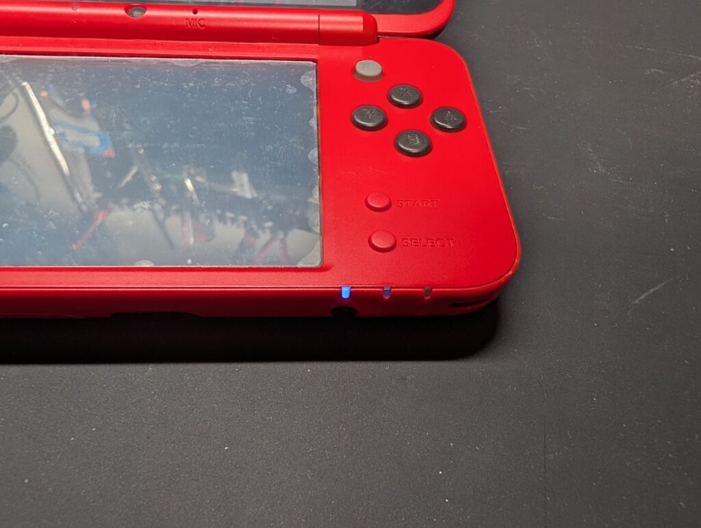 電源が入らない2DSLLの写真