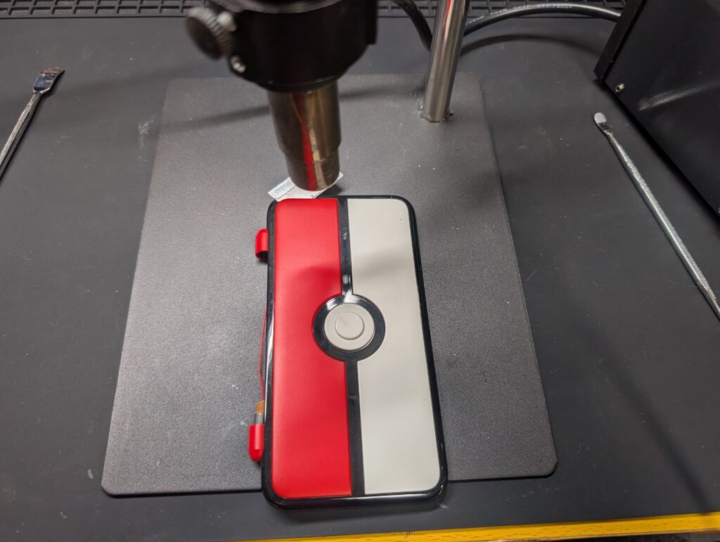 2DSLLの上液晶交換時の作業風景の写真