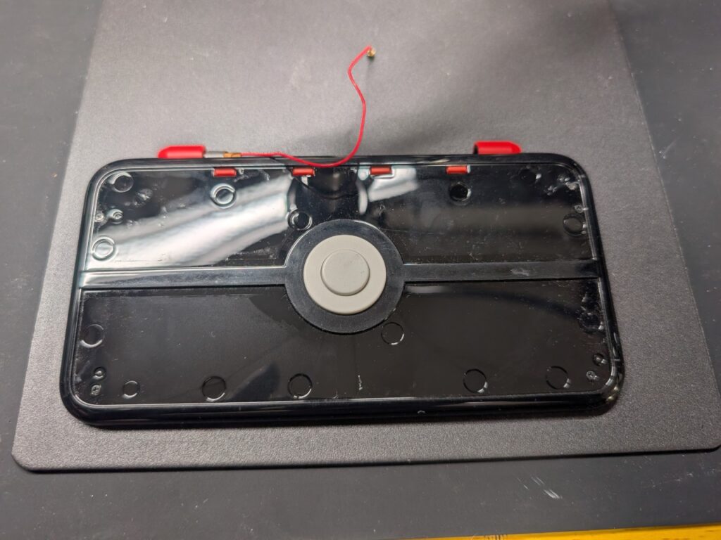 2DSLLの上液晶交換時の作業風景の写真