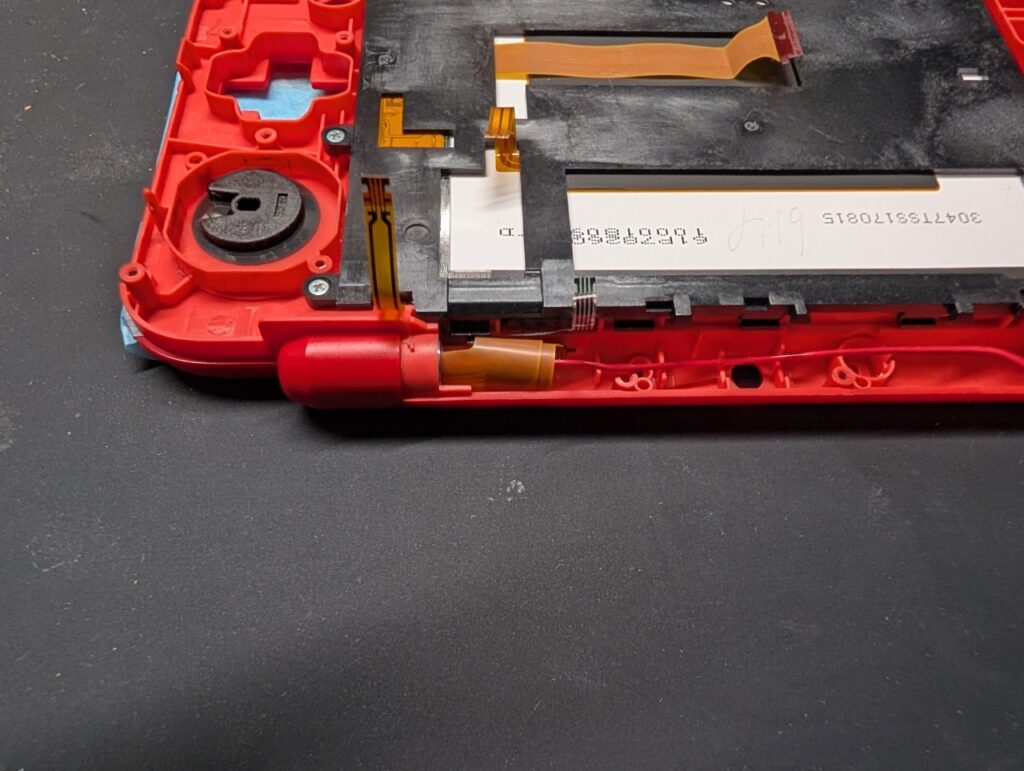 2DSLLの上液晶交換後の組み立て時の写真