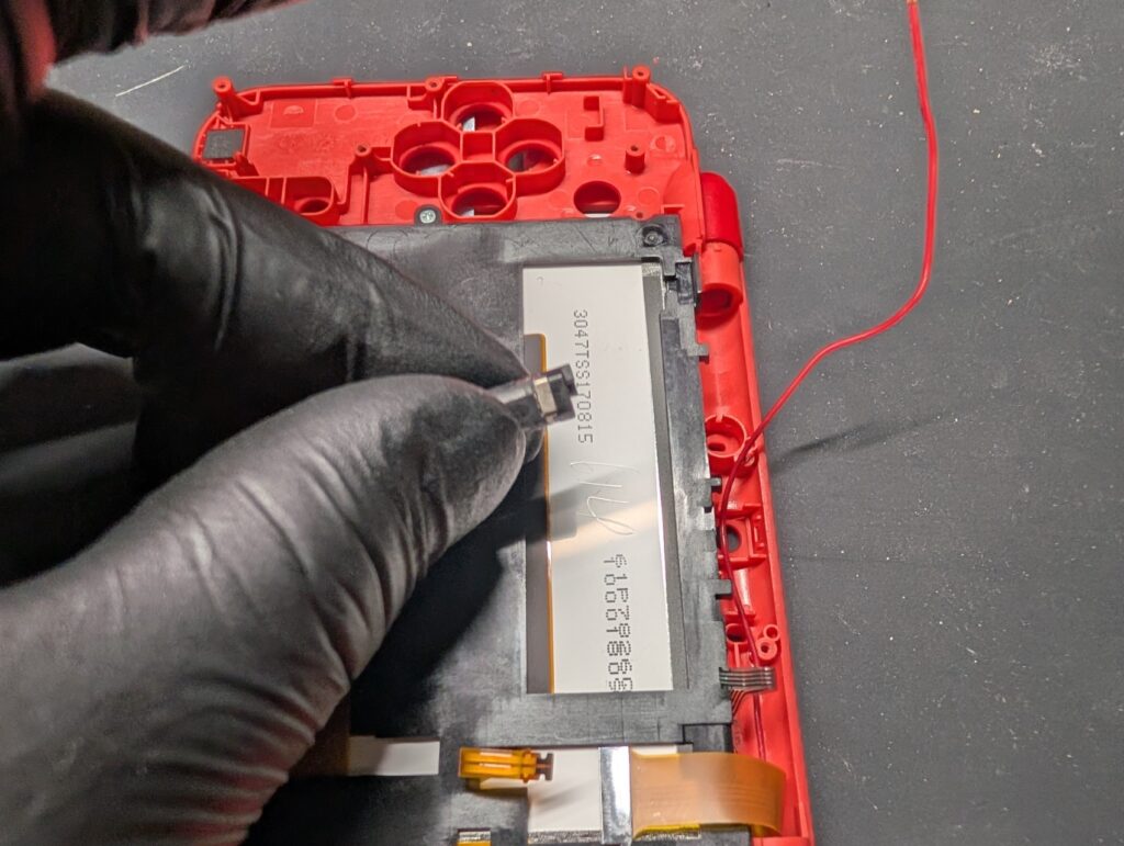 2DSLLの上液晶交換後の組み立て時の写真