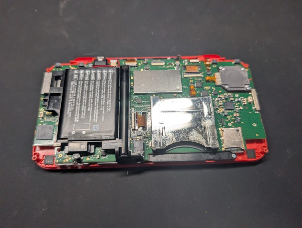 2DSLLの上液晶交換後の組み立て時の写真