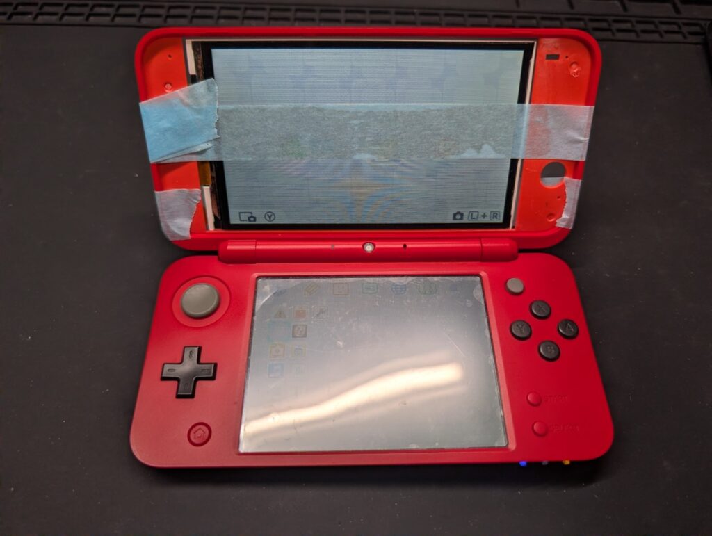 2DSLLの上液晶交換後の組み立て時の写真