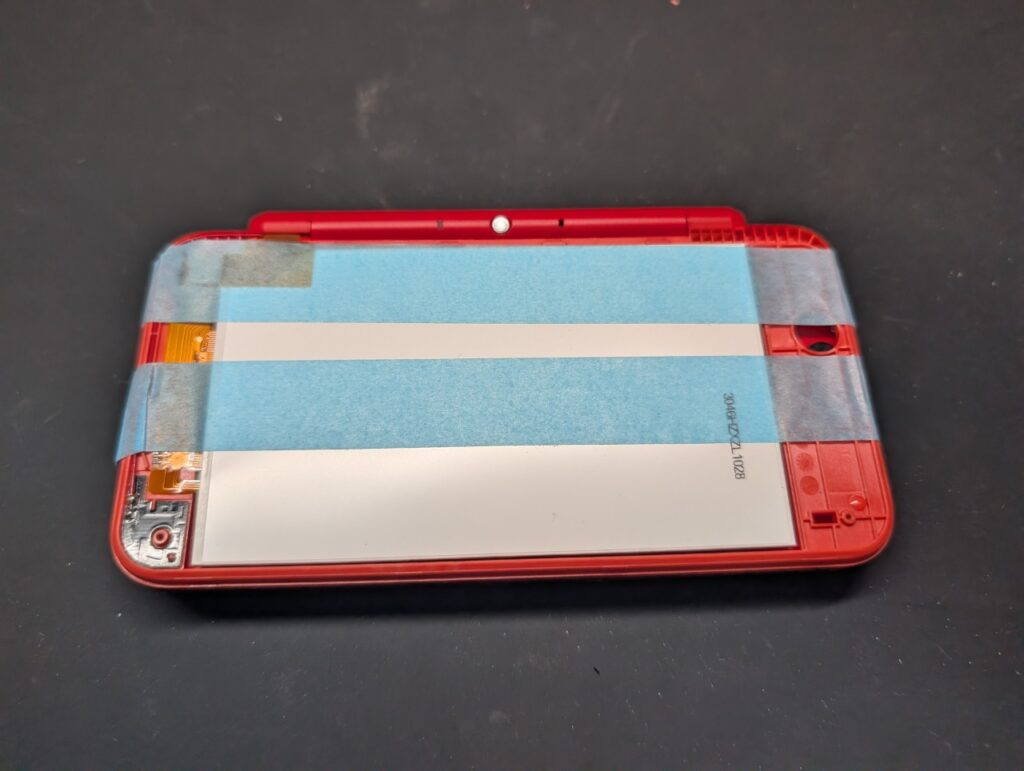 2DSLLの上液晶交換後の組み立て時の写真