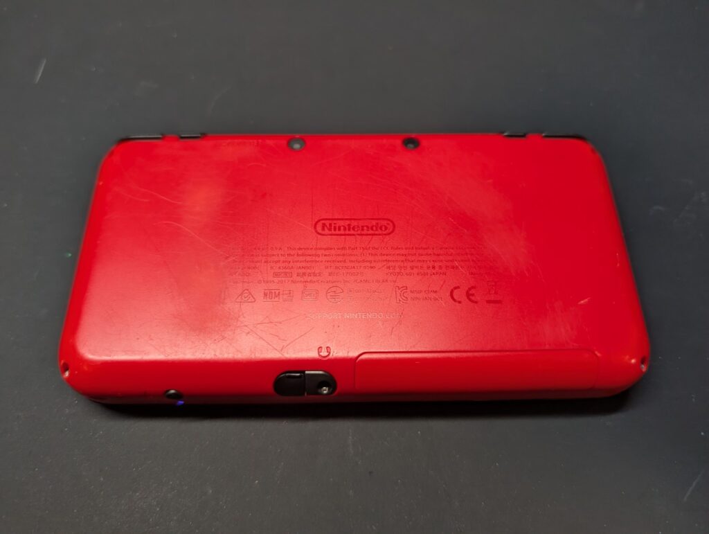 電源が入らない2DSLLの裏側の写真