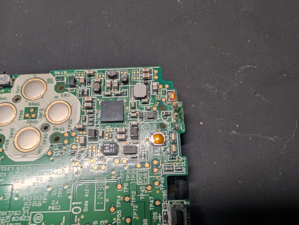 充電ができない3DSの修理後の点検時の写真