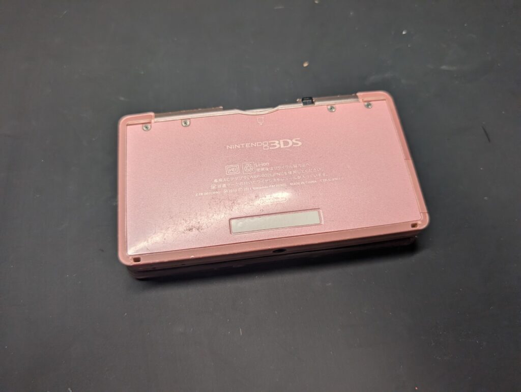 充電ができない3DSの分解時の写真