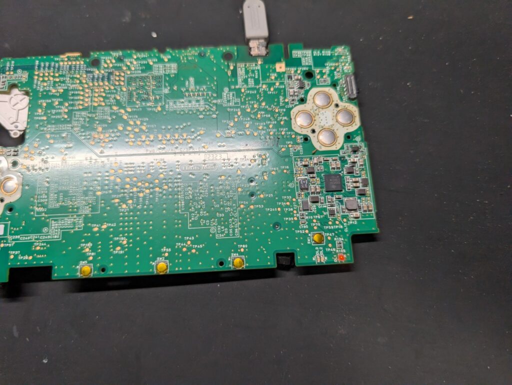 3DSLLの充電ジャック交換後の動作点検時の写真