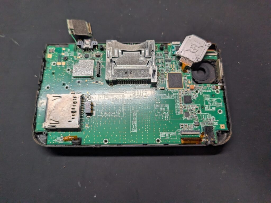 3DSLLの充電ジャック交換後の動作点検時の写真