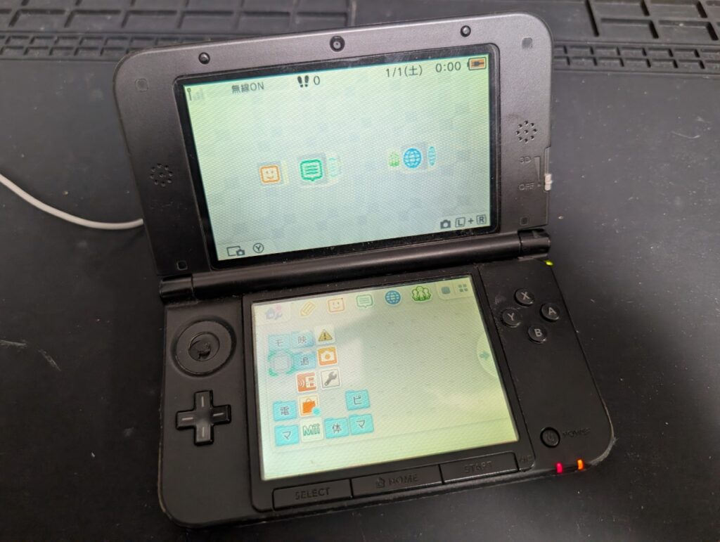 3DSLLの充電ジャック交換後の動作点検時の写真