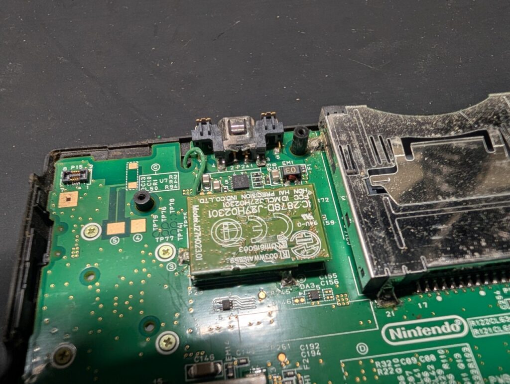 3DSLLの充電ジャック点検時の写真