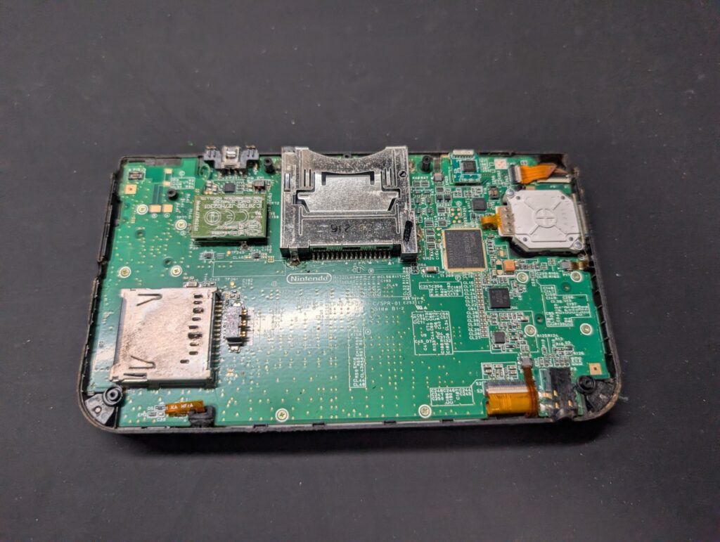 3DSLLの充電ジャック交換時の写真