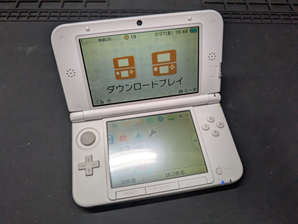 画面が黄ばんだ3DSLLの写真