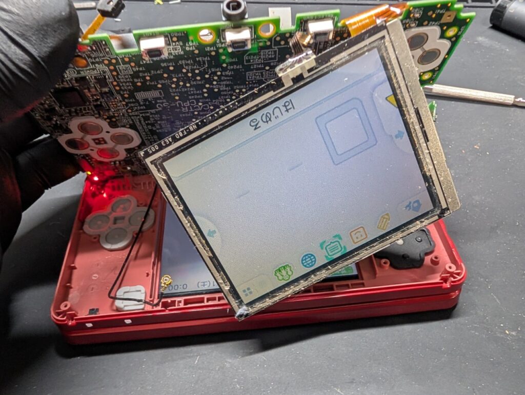 下液晶が点灯しない3DSの原因究明時の写真