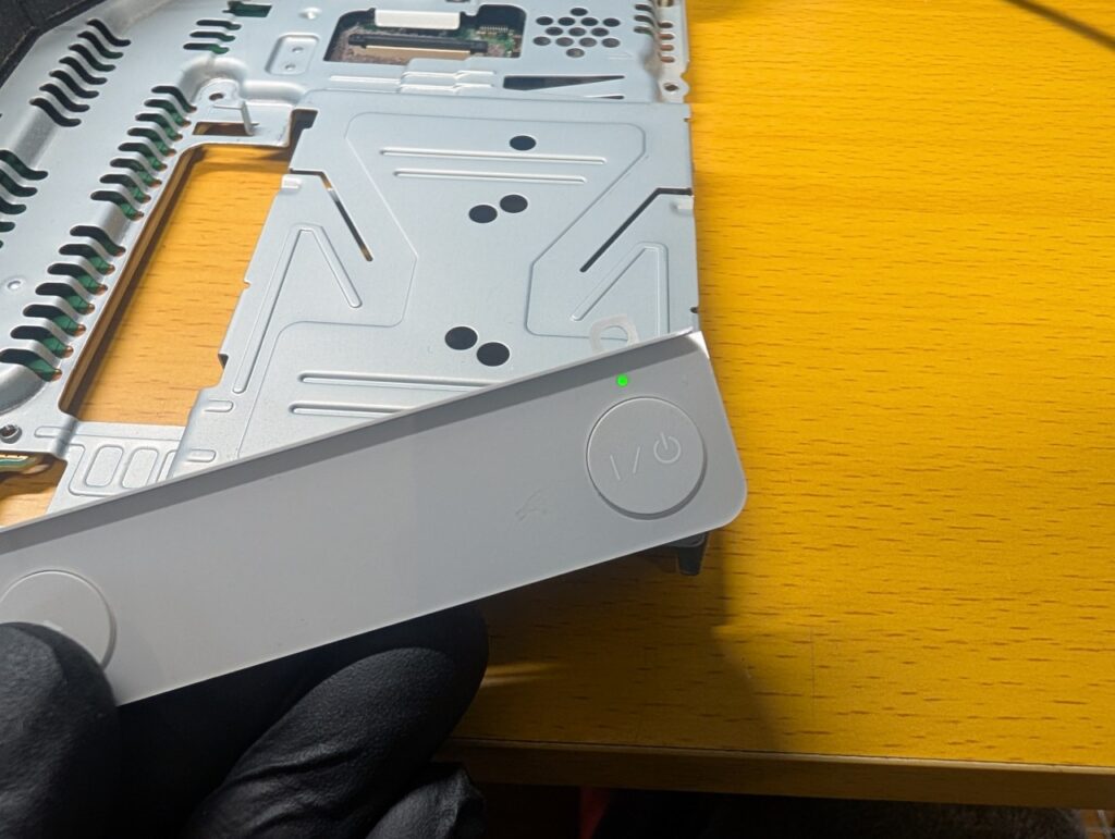 CECH-3000のメイン基板修理後の動作点検時の写真