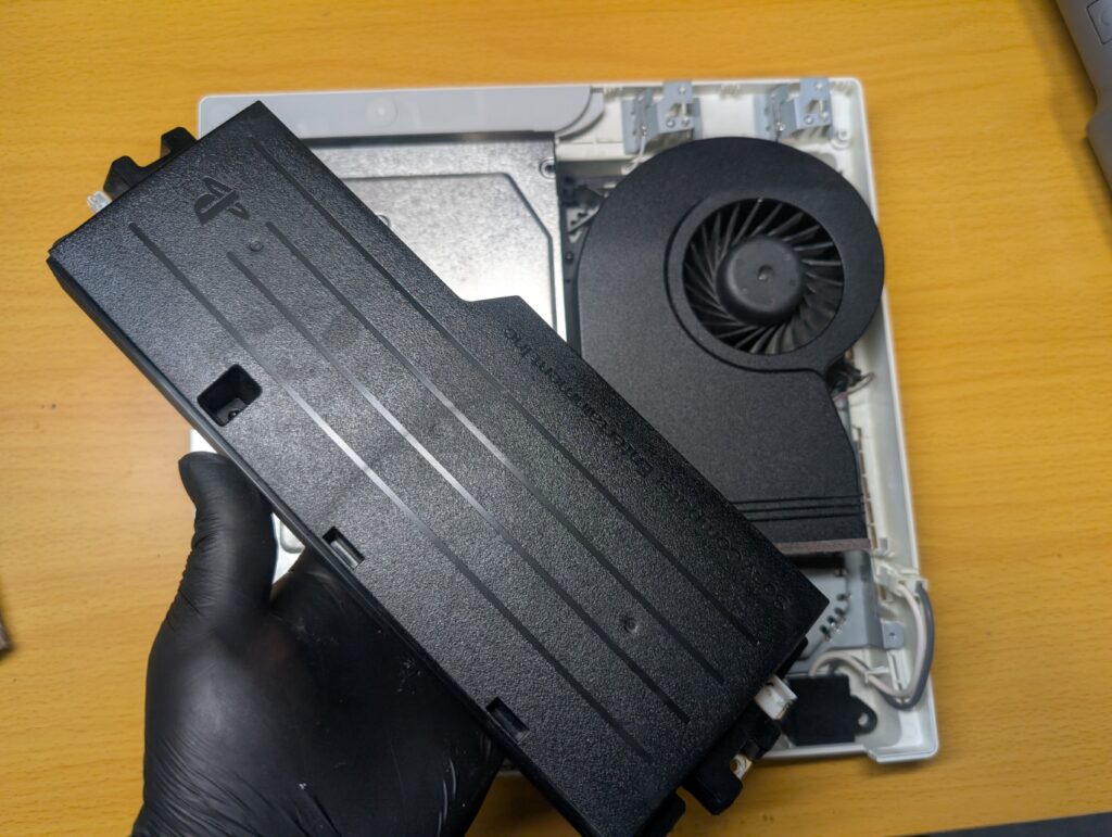 CECH-3000の電源ボックスの写真