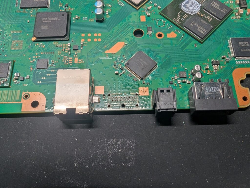 CECH-4000BのHDMI交換時の写真