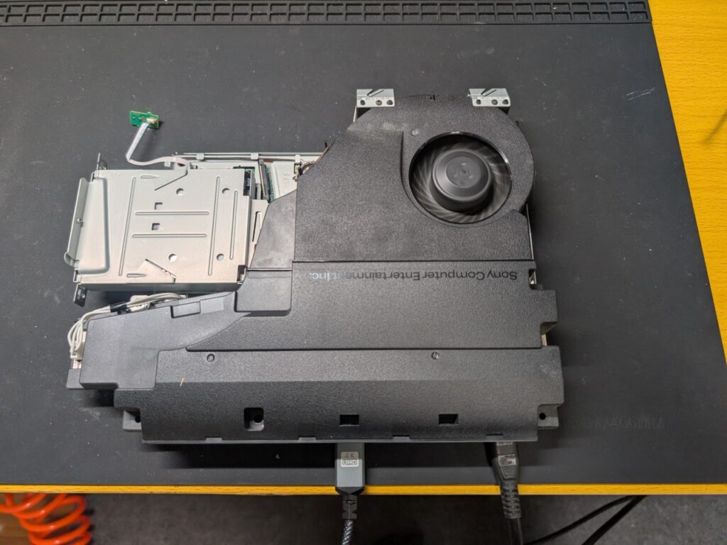 CECH-4000BのHDMI交換後の動作点検時の写真