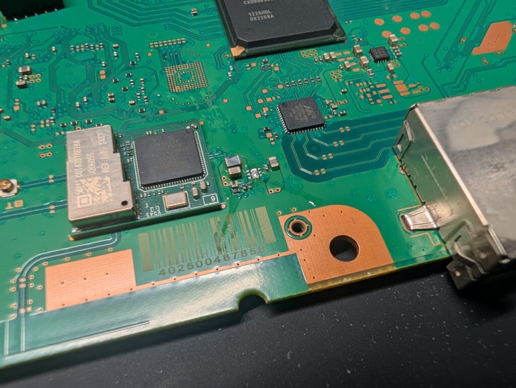 CECH-4000のレギュレータ交換時の写真