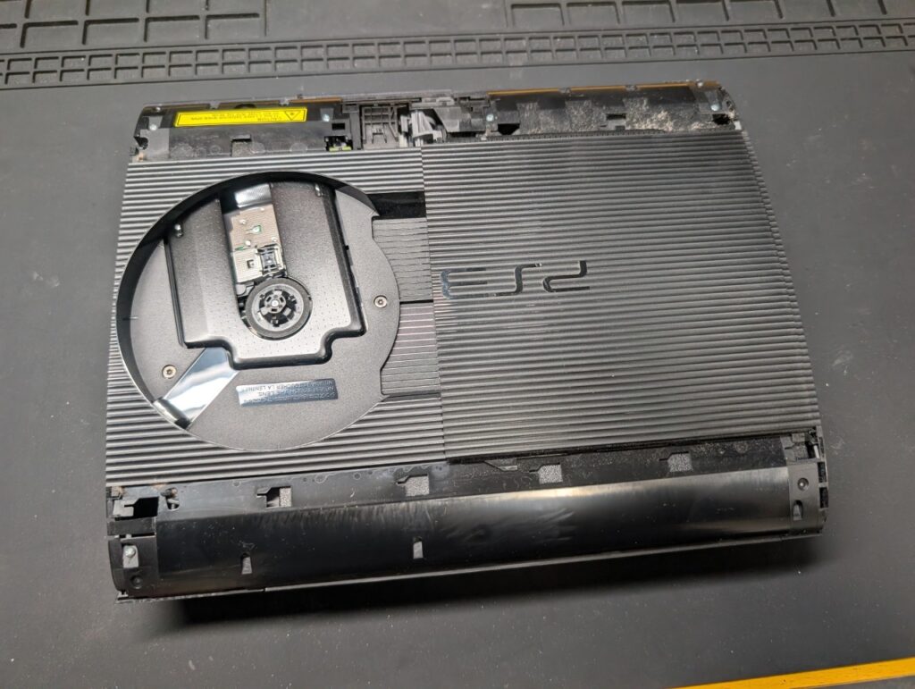 CECH-4000の組み立て時の写真