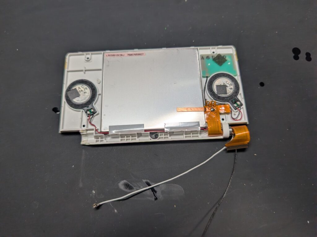 DS Liteの上側の外装交換時の写真