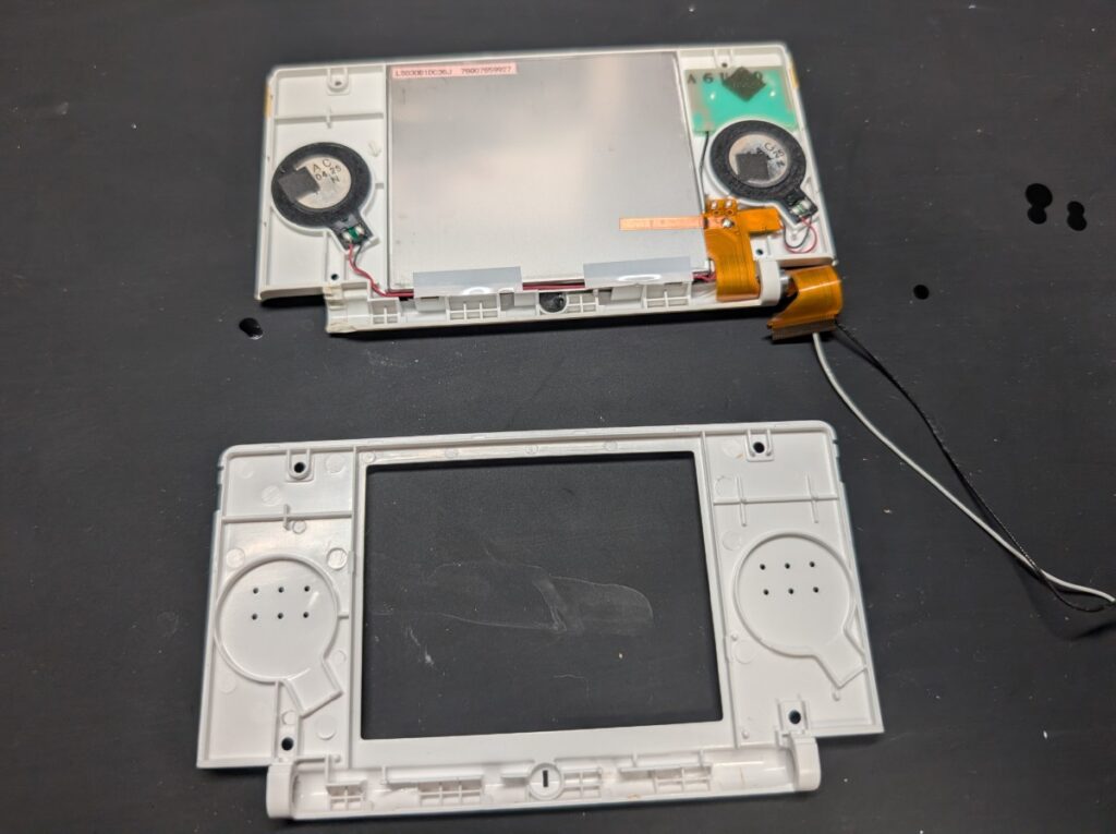 DS Liteの上側の外装交換時の写真