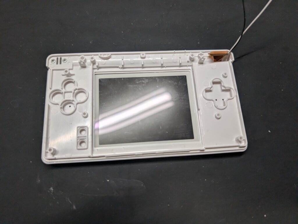 DS Liteの上側の外装交換後の下側と組み立て時の写真