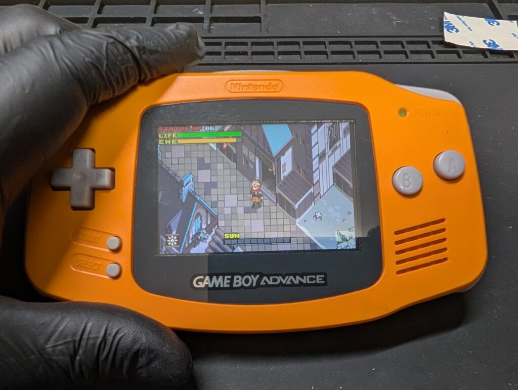 IPS液晶交換後のゲームボーイアドバンスの動作点検時の写真