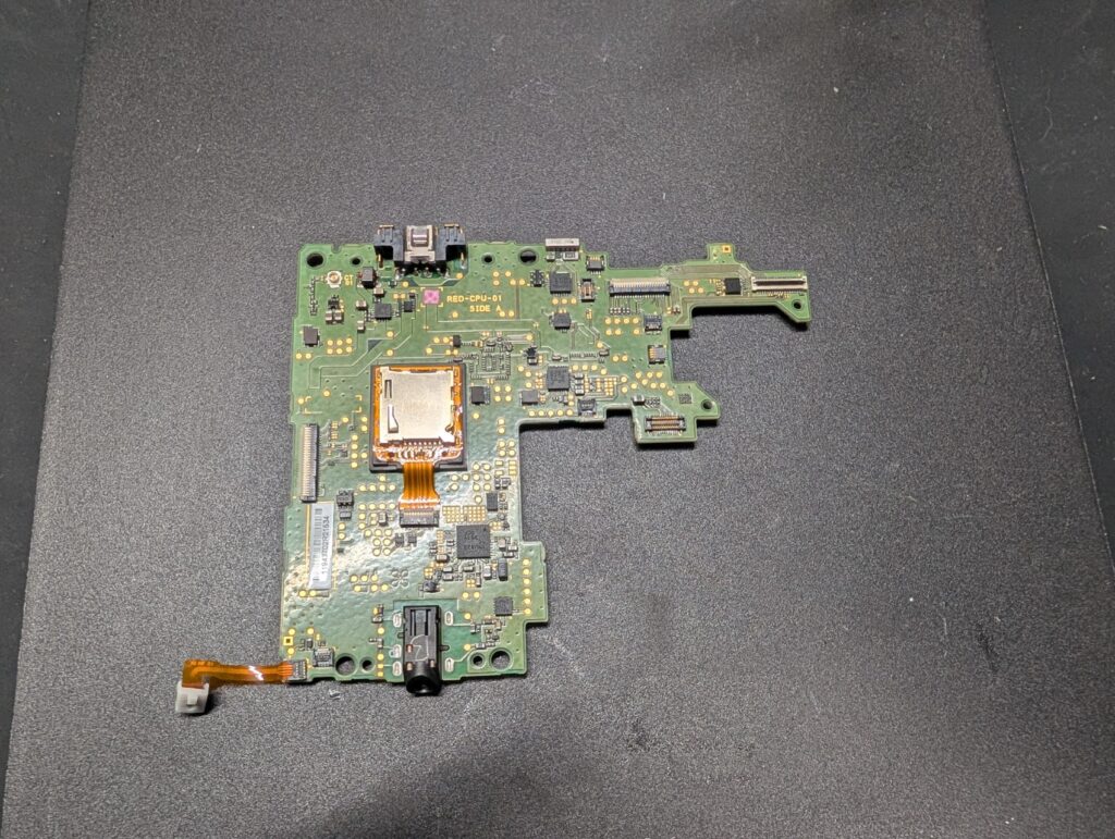 NEW3DSLLの基板修理時の写真