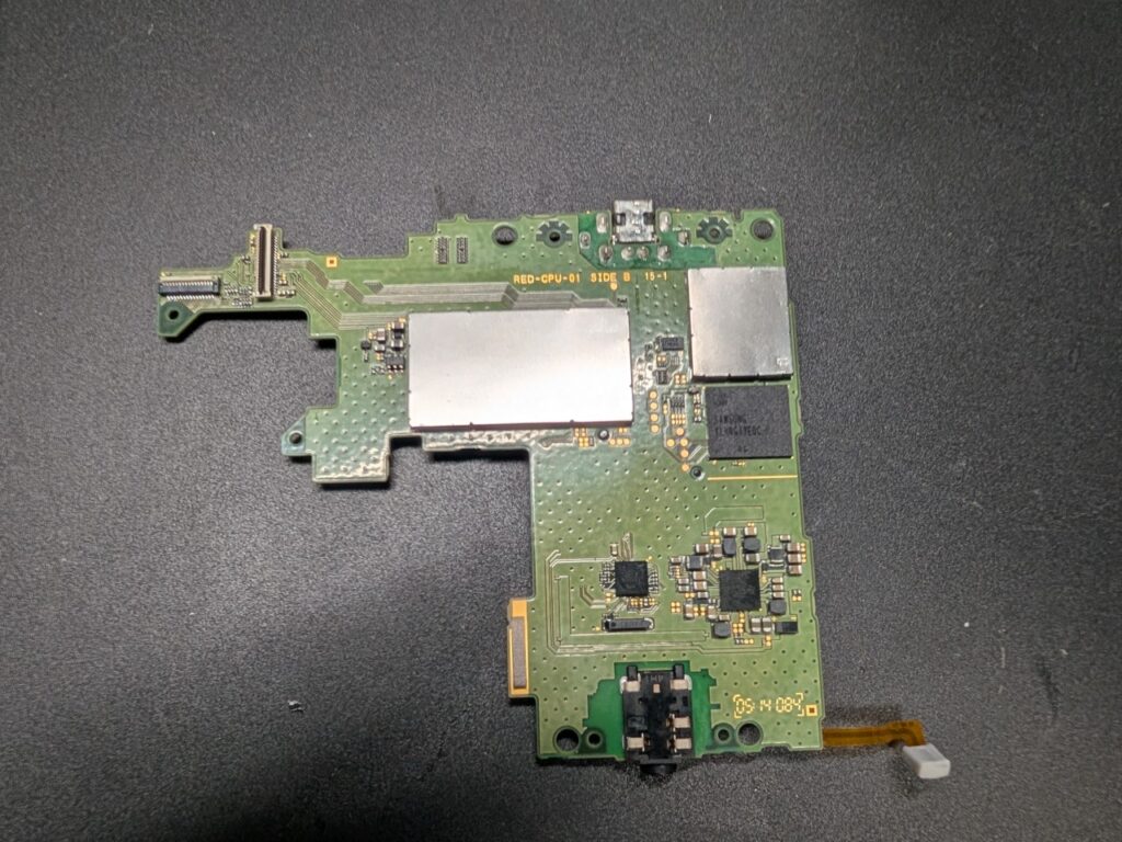 NEW3DSLLの基板修理時の写真