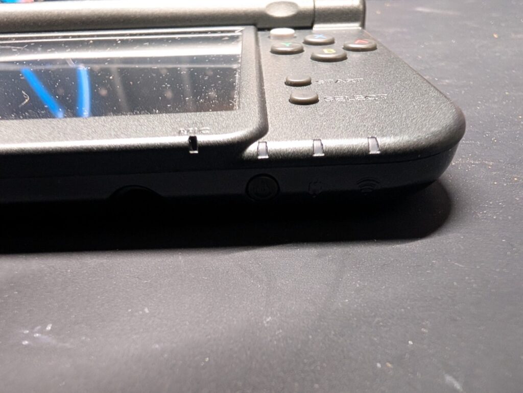 NEW3DSLLの電源ランプ部分の写真