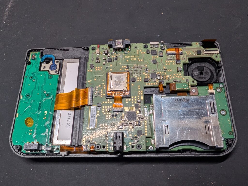 NEW3DSLLの基板修理後の写真