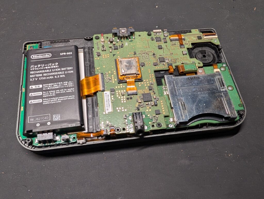 NEW3DSLLの基板修理後の写真