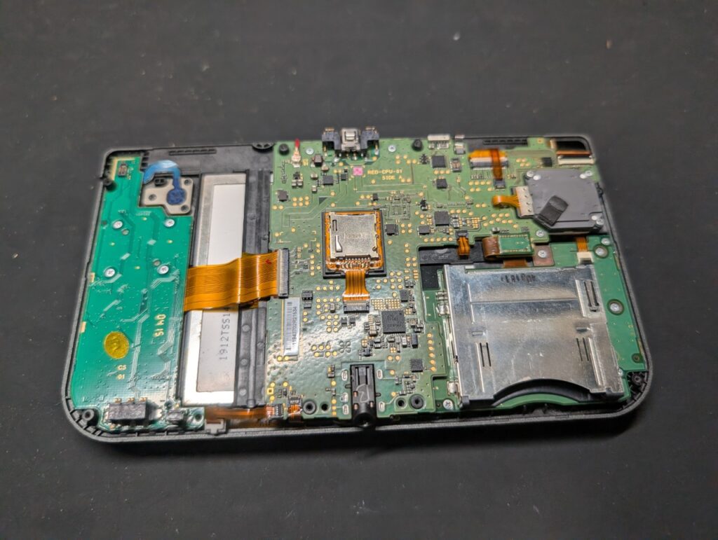 NEW3DSLLの内部の写真