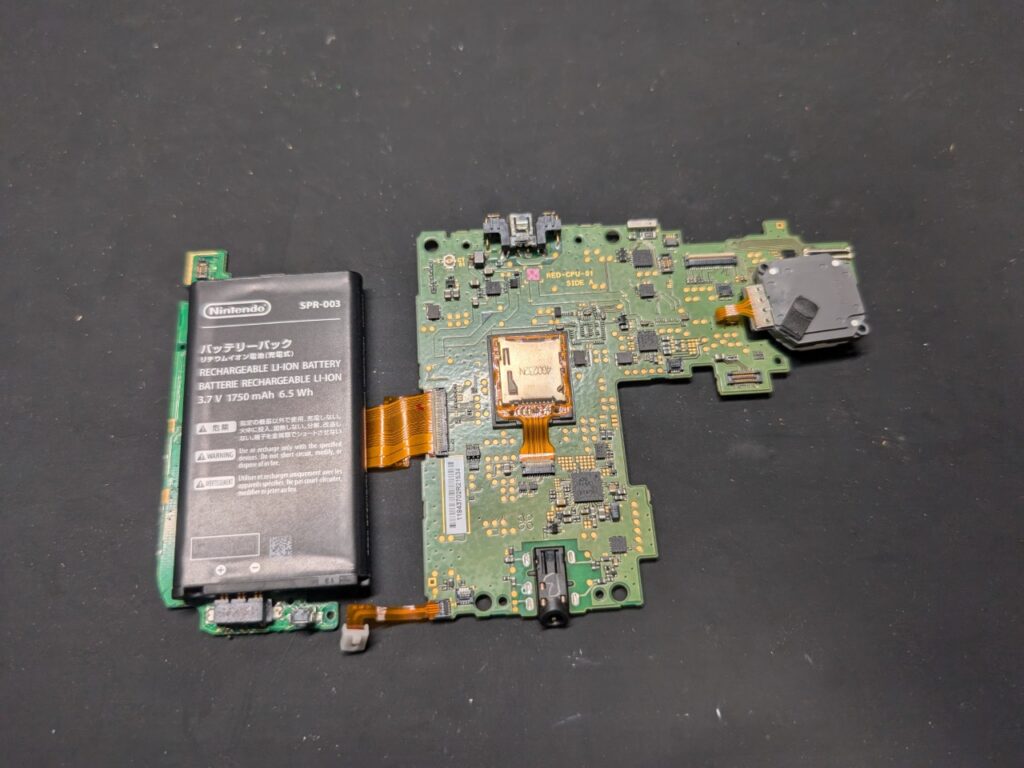 NEW3DSLLの基板修理時の写真