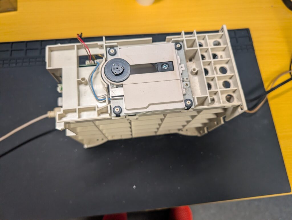 PC-FXのメイン基板のコンデンサ交換後の動作点検時の写真