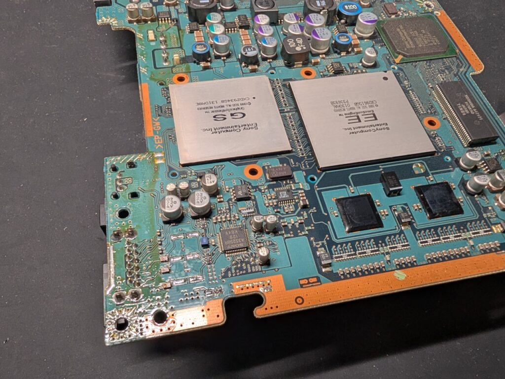 SCPH-30000のコンデンサ交換時の写真