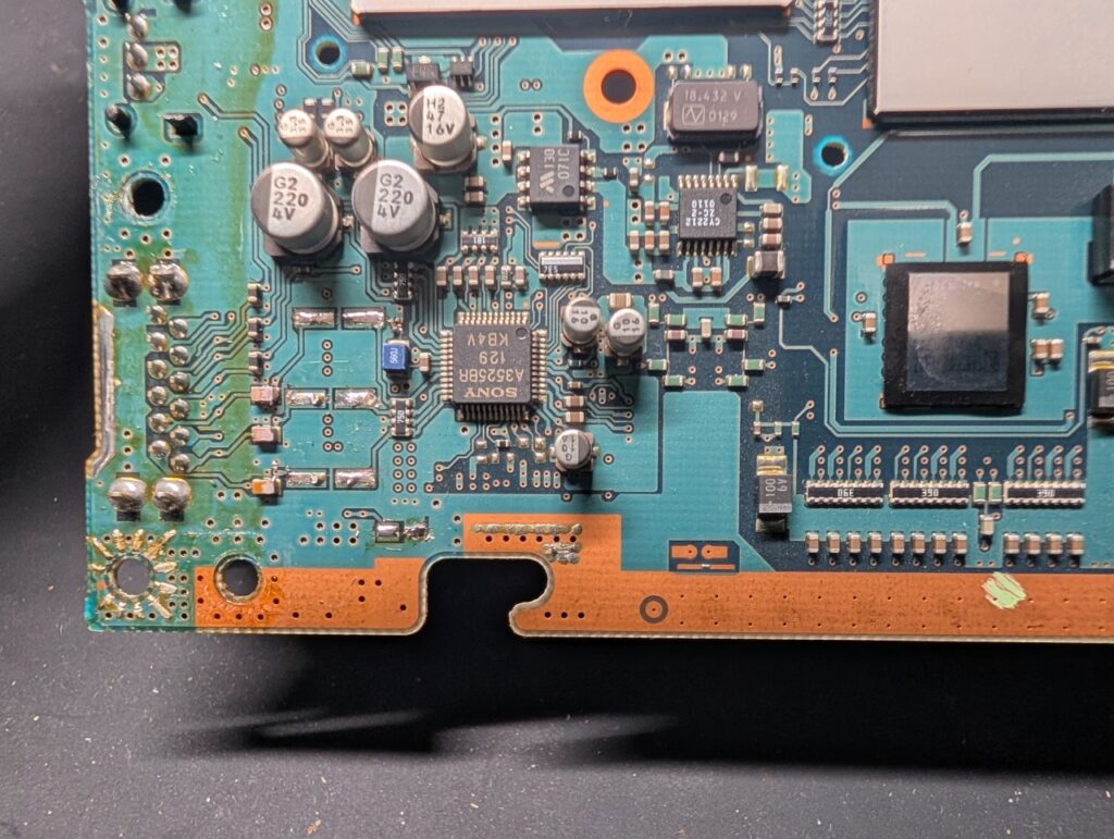 SCPH-30000のコンデンサ交換時の写真