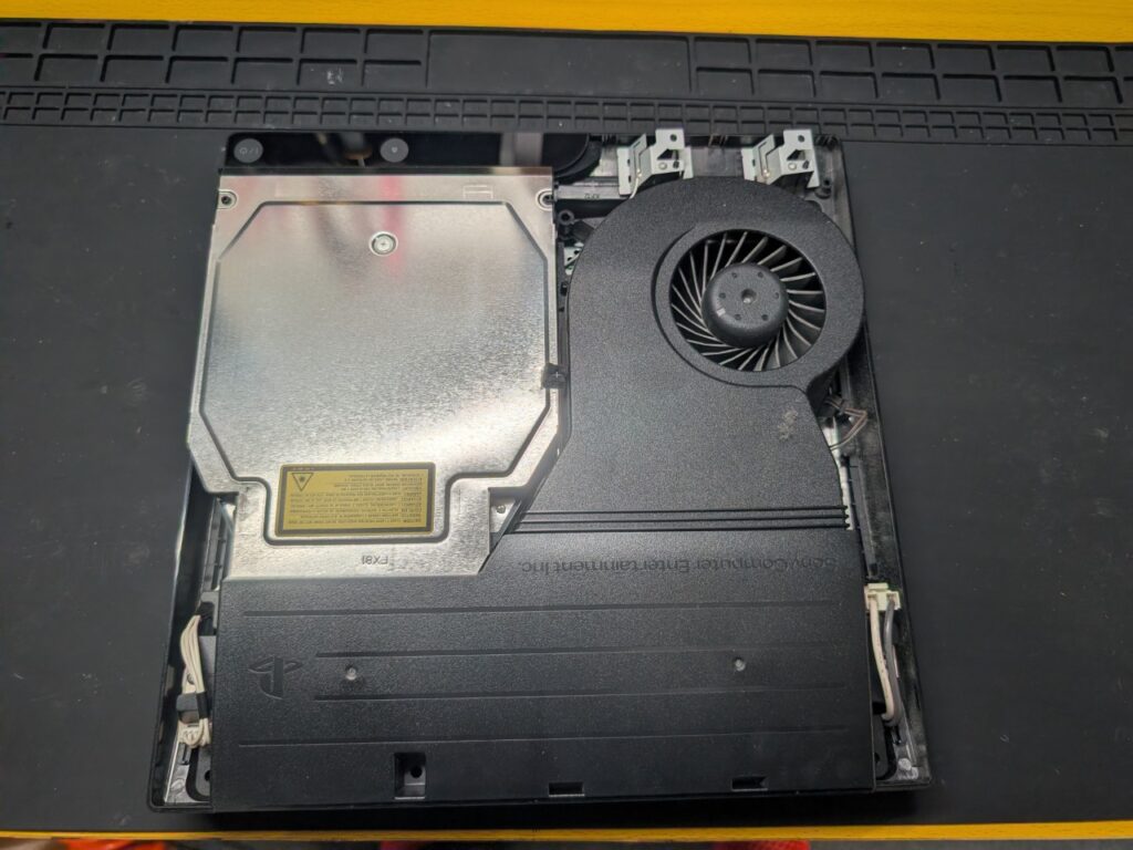 CECH-2500の内部の写真