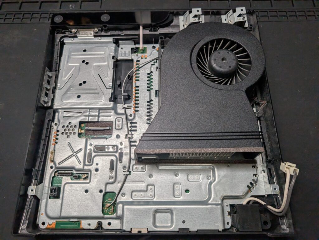 CECH-2500の分解時の写真