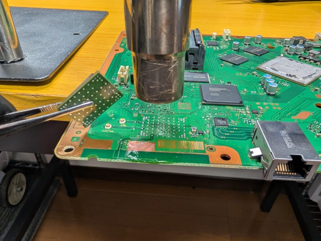 CECH-4200BのBluetoothモジュールの取り外し時の写真