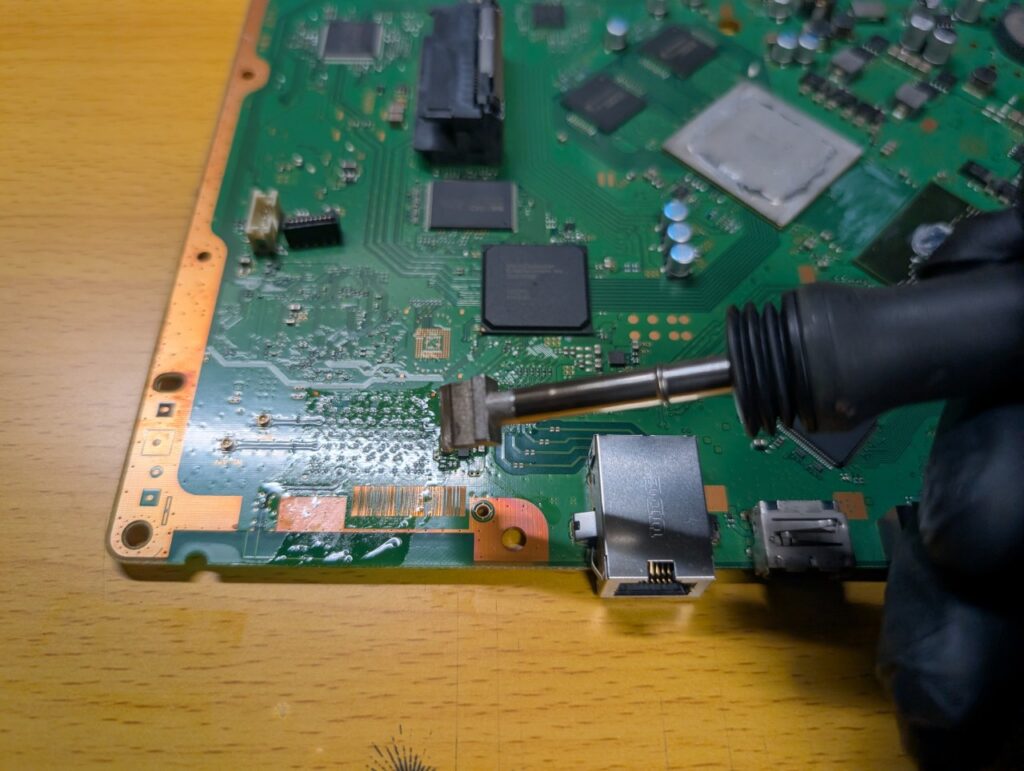 CECH-4200BのBluetoothモジュールの取り外し時の写真