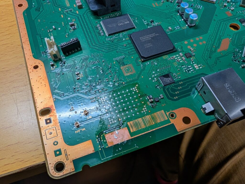 CECH-4200BのBluetoothモジュールの取り外し時の写真