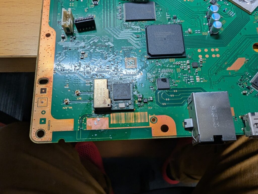 CECH-4200Bに新しいBluetoothモジュールを取り付け時の写真