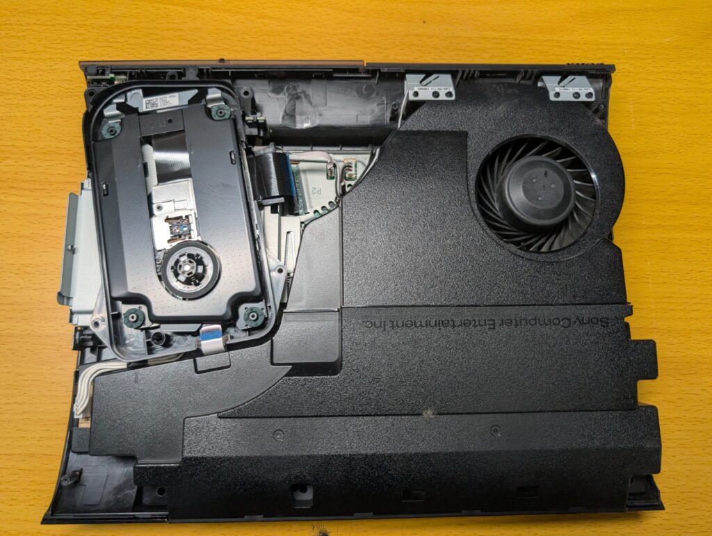 CECH-4200Bの分解時の写真